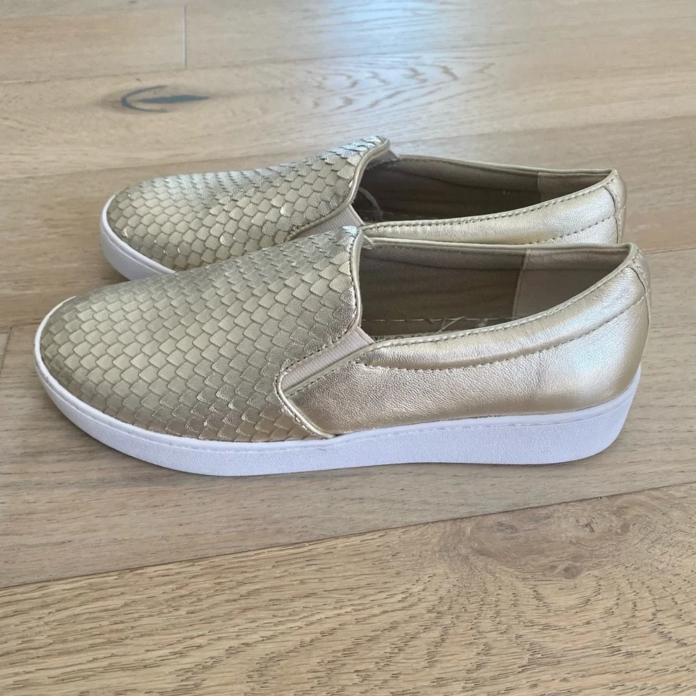 Vionic scalloped slip on sneaker gold size 8 - Picture 2 of 6